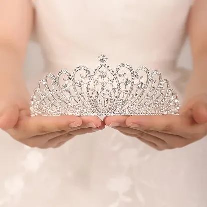 Picture of Luxury Rhinestone Bridal Crown